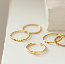 Load image into Gallery viewer, Evi - Thin Twisted Ring Stainless Steel