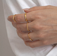 Load image into Gallery viewer, Evi - Simple Sleek Ring Stainless Steel