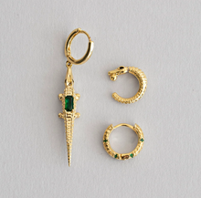 Load image into Gallery viewer, Kiia - Snake Ear Cuff