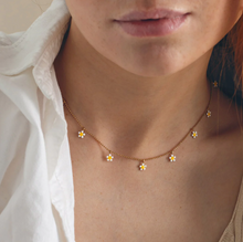 Load image into Gallery viewer, Ella Daisy Flower Necklace