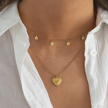 Load image into Gallery viewer, Ella Daisy Flower Necklace