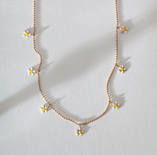 Load image into Gallery viewer, Ella Daisy Flower Necklace