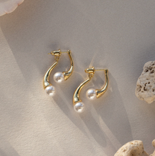 Load image into Gallery viewer, Adara Pearl Earrings