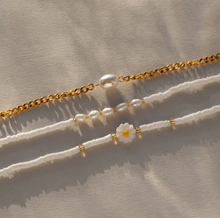 Load image into Gallery viewer, Rita Daisy White Bead Bracelet