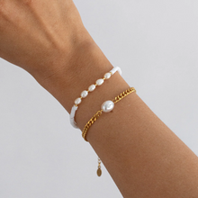 Load image into Gallery viewer, Zora Pearl White Bead Bracelet