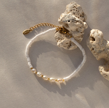 Load image into Gallery viewer, Zora Pearl White Bead Bracelet