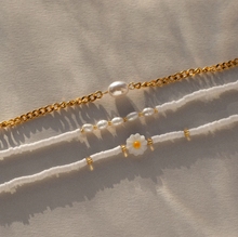 Load image into Gallery viewer, Zora Pearl White Bead Bracelet