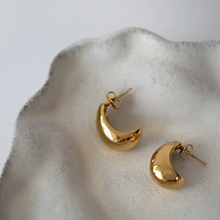 Load image into Gallery viewer, Beaux Classic Chunky Stud Earrings