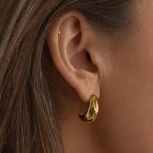 Load image into Gallery viewer, Beaux Classic Chunky Stud Earrings