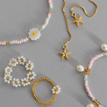 Load image into Gallery viewer, Tove Daisy Flower Pastel Bead Bracelet