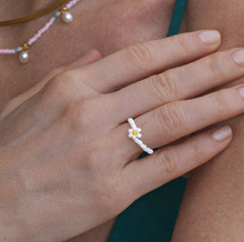 Load image into Gallery viewer, Lisa Flower Gold Bead Ring