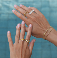 Load image into Gallery viewer, Lisa Flower Gold Bead Ring