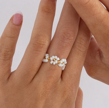 Load image into Gallery viewer, Elsa Flower Bead Ring