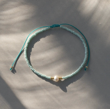 Load image into Gallery viewer, Alba Bead with Pearl Macrame Bracelet