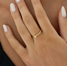 Load image into Gallery viewer, Essie Simple Pearl Ring