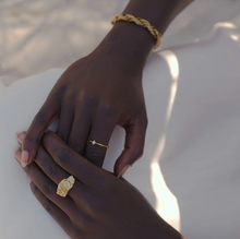 Load image into Gallery viewer, Essie Simple Pearl Ring