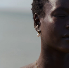 Load image into Gallery viewer, Essie Pearl Hoop Earrings