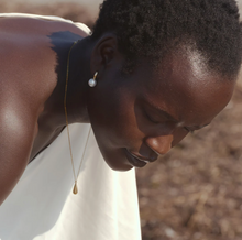 Load image into Gallery viewer, Essie Pearl Hoop Earrings