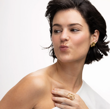 Load image into Gallery viewer, Lucky Outline Flower Ring