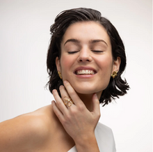 Load image into Gallery viewer, Lucky Outline Flower Ring