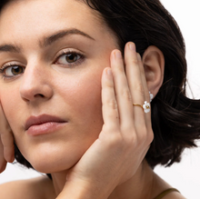 Load image into Gallery viewer, Ellen White Flower Adjustable Ring Stainless Steel