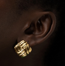 Load image into Gallery viewer, Hilde Knot Gold Stud