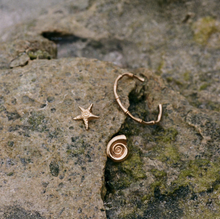 Load image into Gallery viewer, Ebba Seashell Adjustable Ring Stainless Steel