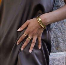 Load image into Gallery viewer, Tomine Crystal Hug Ring Stainless Steel