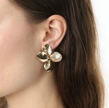 Load image into Gallery viewer, Laila Flower Earrings Stainless Steel