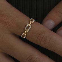 Load image into Gallery viewer, White Crystal Chain Ring