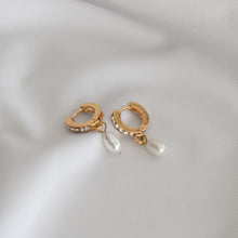 Load image into Gallery viewer, Pearl & Crystal Hoop Earrings