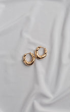 Load image into Gallery viewer, IRIS - GOLD HOOP EARRINGS