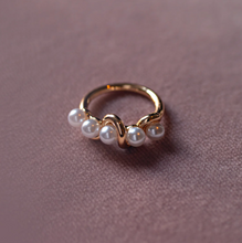 Load image into Gallery viewer, Estelle - Pearl Ring
