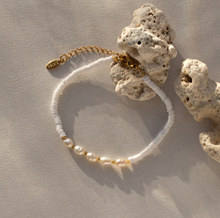 Load image into Gallery viewer, Zora Pearl White Bead Bracelet
