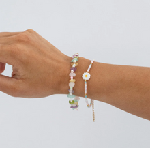 Load image into Gallery viewer, Tove Daisy Flower Pastel Bead Bracelet
