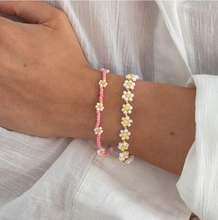 Load image into Gallery viewer, Fia Daisy Flowers Pink Bead Summer Bracelet
