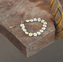 Load image into Gallery viewer, Fia Daisy Flowers Bead Summer Bracelet
