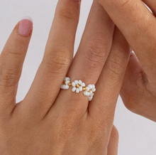 Load image into Gallery viewer, Elsa Flower Bead Ring
