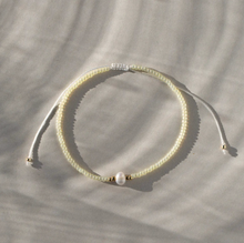 Load image into Gallery viewer, Alba Bead with Pearl Macrame Bracelet
