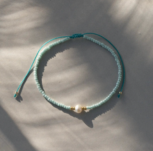 Load image into Gallery viewer, Alba Bead with Pearl Macrame Bracelet
