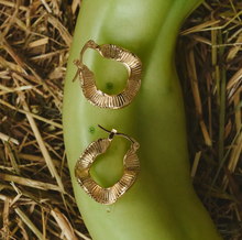 Load image into Gallery viewer, Zeina Oriental Wavy Hoop Earrings
