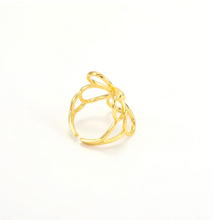 Load image into Gallery viewer, Lucky Outline Flower Ring
