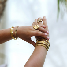 Load image into Gallery viewer, Alba Bismarck Chain Bracelet
