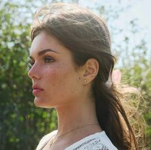 Load image into Gallery viewer, Arya Bubbly Green Crystal Ear Cuff
