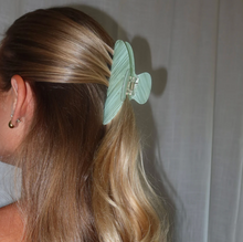 Load image into Gallery viewer, Linnea Hair Clip
