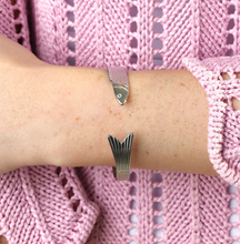 Load image into Gallery viewer, Erle Fish Bangle Bracelet Stainless Steel
