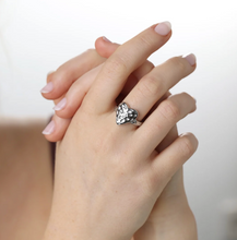 Load image into Gallery viewer, Lovi Hammered Heart Ring Stainless Steel
