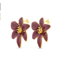 Load image into Gallery viewer, Vivianne Flower Stud Earrings
